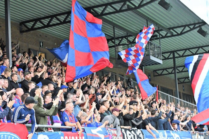 Over 700 VIF-supportere ga laget sitt god støtte, men til slutt ble det en skuffende tur hjem fra møtet mot bunnlaget Strømsgodset. Foto: Christian Boger Over 700 VIF-supportere ga laget sitt god støtte, men til slutt ble det en skuffende tur hjem fra møtet mot bunnlaget Strømsgodset. Foto: Christian Boger