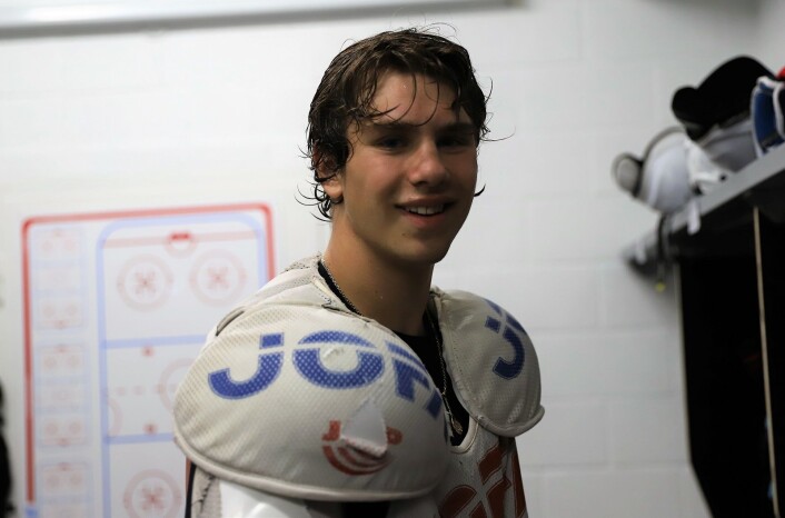 VårtOslo motte en smørblid Leo Halmrast (16) i garderoben etter kampen mot Frisk. Foto: André Kjernsli VårtOslo motte en smørblid Leo Halmrast (16) i garderoben etter kampen mot Frisk. Foto: André Kjernsli