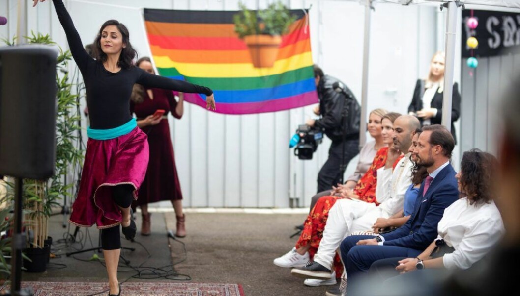Kronprins Haakon fikk bivåne Hediye Azma som danser klassisk iransk dans da han besøkte Salam i deres tidligere lokaler på St.Hanshaugen i fjor. I statsbudsjettet for 2021 foreslås det 1 million kroner i driftsmidler til organisasjonen.