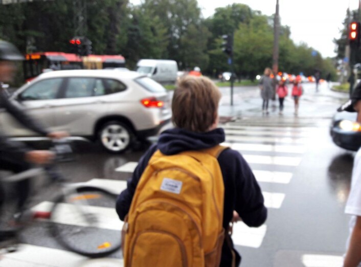 Krysset er uoversiktlig og har et komplisert trafikkbilde. Ikke bare barn får problemer med oversikten. Foto: Anders Høilund Krysset er uoversiktlig og har et komplisert trafikkbilde. Ikke bare barn får problemer med oversikten. Foto: Anders Høilund