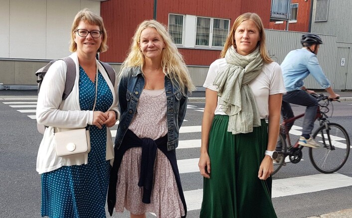 Charlotte Grønvold Hansen (t.v), Ingvild Smørvik og Camilla Rønes i Aksjon Strømsveien etterlyser de lovede trafikksikkerhetstiltakene. Foto: Christian Boger Charlotte Grønvold Hansen (t.v), Ingvild Smørvik og Camilla Rønes i Aksjon Strømsveien etterlyser de lovede trafikksikkerhetstiltakene. Foto: Christian Boger