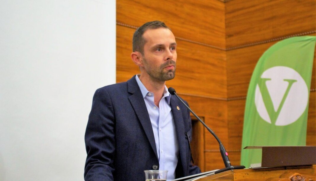 Hallstein Bjercke stiller spørsmål ved om det er realistisk at det kommer en ny ungdomsskole når tomten ikke engang er regulert. Hallstein Bjercke stiller spørsmål ved om det er realistisk at det kommer en ny ungdomsskole når tomten ikke engang er regulert.