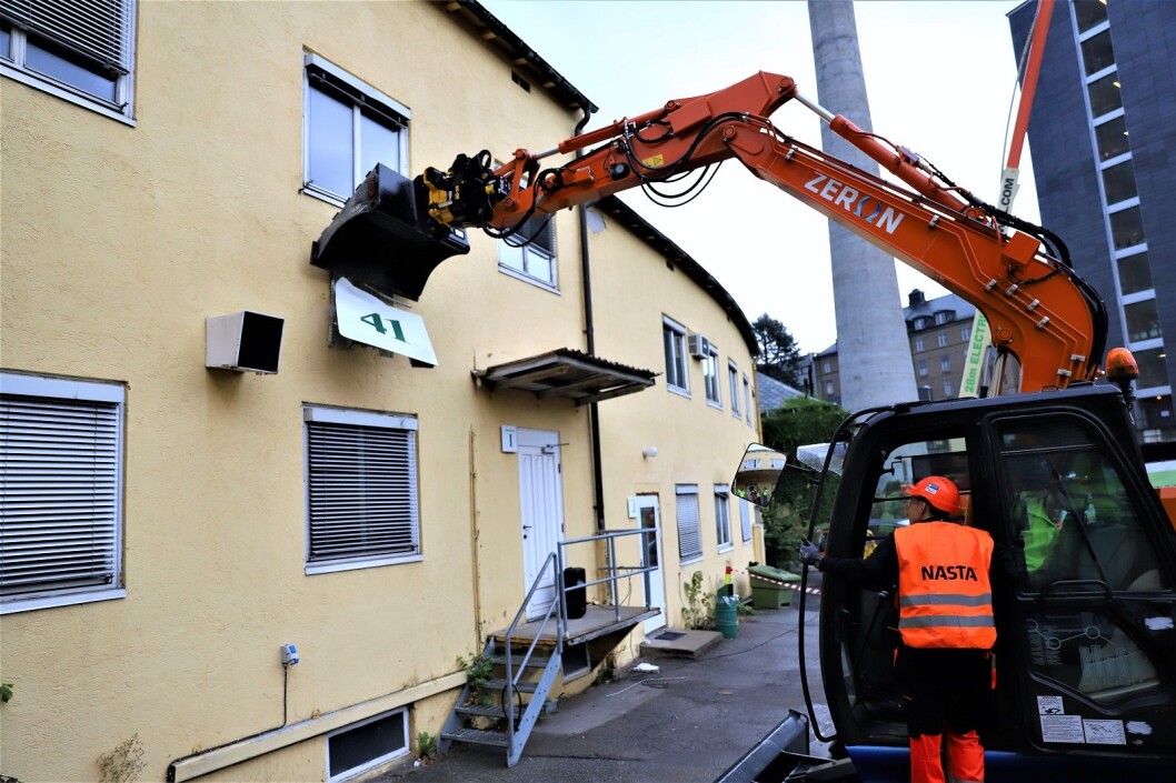 Byrådsleder Raymond Johansen startet i dag rivningen av bygget der Oslo sin nye legevakt skal ligge. Foto: André Kjernsli Byrådsleder Raymond Johansen startet i dag rivningen av bygget der Oslo sin nye legevakt skal ligge. Foto: André Kjernsli