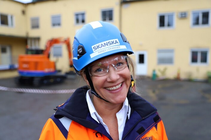 Randi Lekanger er miljøsjef i Skanska. Ifølge henne har prosjektet målsetning om å være fossilfritt i gjennomføringsfasen, med ambisjon om å være utslippsfritt. Foto: André Kjernsli Randi Lekanger er miljøsjef i Skanska. Ifølge henne har prosjektet målsetning om å være fossilfritt i gjennomføringsfasen, med ambisjon om å være utslippsfritt. Foto: André Kjernsli
