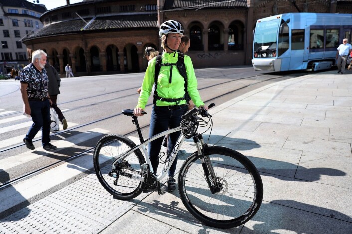 Går du av sykkelen gjelder samme regelverk som for fotgjengere. Foto: André Kjernsli Går du av sykkelen gjelder samme regelverk som for fotgjengere. Foto: André Kjernsli