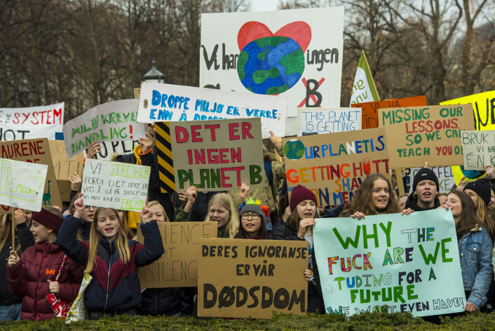 Fredag er det ventet mange skoleelever utenfor Stortinget. Her et bilde fra fjorårets klimastreik. Foto: Morten Lauveng Jørgensen Fredag er det ventet mange skoleelever utenfor Stortinget. Her et bilde fra fjorårets klimastreik. Foto: Morten Lauveng Jørgensen