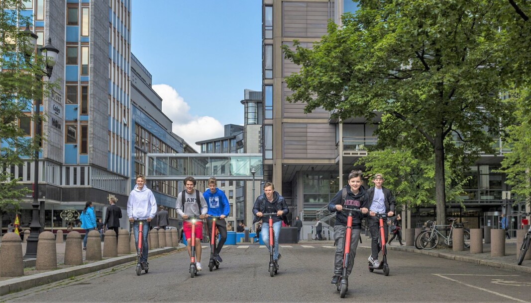 Siden i våres har legevakten i Oslo og akuttmottaket på Ullevål fått inn 337 personer som har skadet seg under bruk av elektrisk sparkesykkel. Siden i våres har legevakten i Oslo og akuttmottaket på Ullevål fått inn 337 personer som har skadet seg under bruk av elektrisk sparkesykkel.