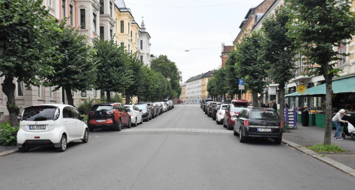 Får bymiljøetaten det som de vil forsvinner parkeringsplassene i Colbjørnsens gate mellom Nils Juels gate og Skovveien. I stedet blir det sykkelfelt i begge retninger. Foto: Christian Boger Får bymiljøetaten det som de vil forsvinner parkeringsplassene i Colbjørnsens gate mellom Nils Juels gate og Skovveien. I stedet blir det sykkelfelt i begge retninger. Foto: Christian Boger
