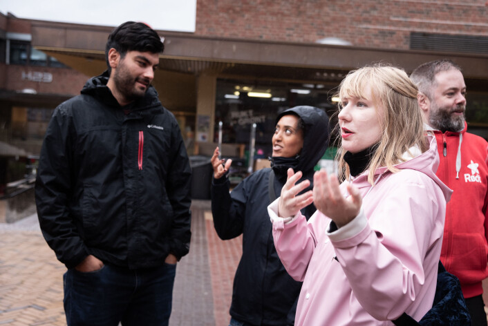 – Vi mener det må skjæres gjennom, og byrådet må sette penger på bordet og få folk i blokka, sier Kathy Joakimsen, førstekandidat for Rødt i Gamle Oslo. Foto: Bjørnar Morønning – Vi mener det må skjæres gjennom, og byrådet må sette penger på bordet og få folk i blokka, sier Kathy Joakimsen, førstekandidat for Rødt i Gamle Oslo. Foto: Bjørnar Morønning