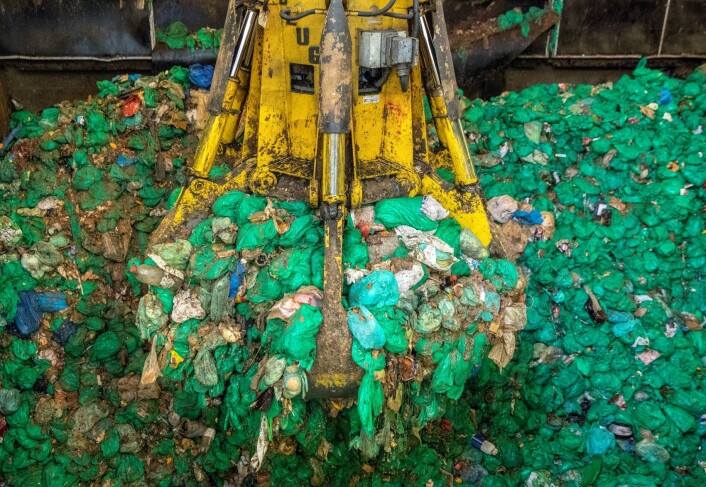 Oslo kommunes biogassanlegg ligger i Nes på Romerike. Anlegget behandler matavfallet (de grønne plastposene) fra Oslos innbyggere. Her produseres biogass og miljøvennlig biogjødsel til landbruket. Foto: Ole Berg-Rusten / NTB Scanpix Oslo kommunes biogassanlegg ligger i Nes på Romerike. Anlegget behandler matavfallet (de grønne plastposene) fra Oslos innbyggere. Her produseres biogass og miljøvennlig biogjødsel til landbruket. Foto: Ole Berg-Rusten / NTB Scanpix