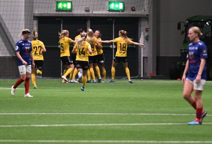 Lillestrøm-jentene kunne tilslutt juble over en 2-0-seier. Foto: Christian Boger Lillestrøm-jentene kunne tilslutt juble over en 2-0-seier. Foto: Christian Boger