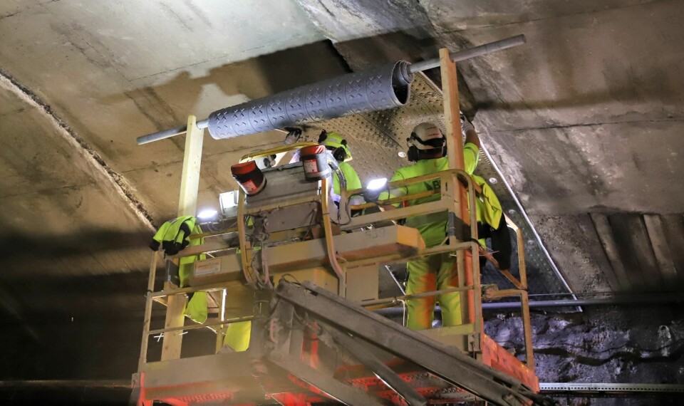 Noe av det som har blitt gjort i vedlikeholdsøyemed er å sikre tunnelen mot vannlekkasjer. Foto: André Kjernsli