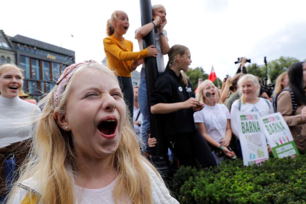 Flere tusen mennesker deltok i klimabrølet i Oslo fredag ettermiddag. 11 år gamle Bettina Skjerstad-Hansen fra Tåsen hadde møtt opp for klimasaken. Foto: Ole Berg-Rusten / NTB scanpix Flere tusen mennesker deltok i klimabrølet i Oslo fredag ettermiddag. 11 år gamle Bettina Skjerstad-Hansen fra Tåsen hadde møtt opp for klimasaken. Foto: Ole Berg-Rusten / NTB scanpix