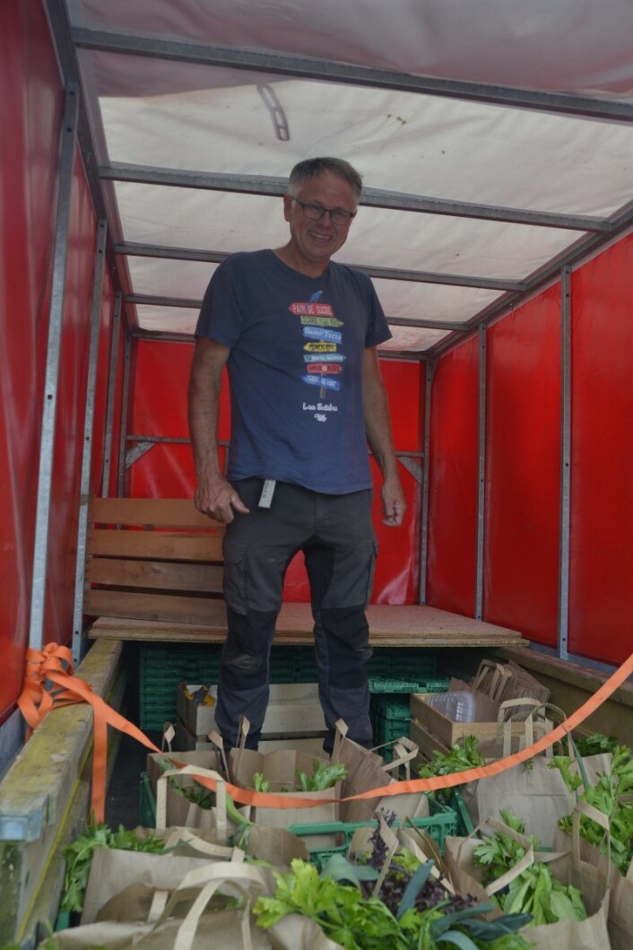 Martin Bøhn Pedersen fra Korslund gård på Minnesund er fornøyd med å ha levert ut over 100 grønnsaksposer. Han kunne ikke levere mer, for 7. september skal han ha fest med selvplukk og band. Foto: Gustav S. Nyquist Martin Bøhn Pedersen fra Korslund gård på Minnesund er fornøyd med å ha levert ut over 100 grønnsaksposer. Han kunne ikke levere mer, for 7. september skal han ha fest med selvplukk og band. Foto: Gustav S. Nyquist