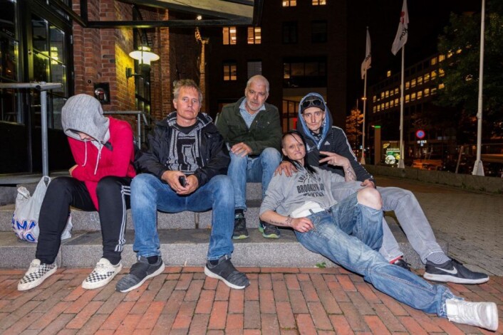 Når vi andre sier Cheese for å se happy ut på bildet, sier de rusavhengige på gata i Oslo, heroiiiiiiiin. Foto: Morten Lauveng Jørgensen Når vi andre sier Cheese for å se happy ut på bildet, sier de rusavhengige på gata i Oslo, heroiiiiiiiin. Foto: Morten Lauveng Jørgensen