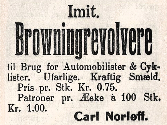 Revolveren så ekte ut, og med truende kruttlapp-smell fikk man sikkert skremt andre trafikanter til å overholde vikeplikten. Drammens Tidende, 1914 Revolveren så ekte ut, og med truende kruttlapp-smell fikk man sikkert skremt andre trafikanter til å overholde vikeplikten. Drammens Tidende, 1914
