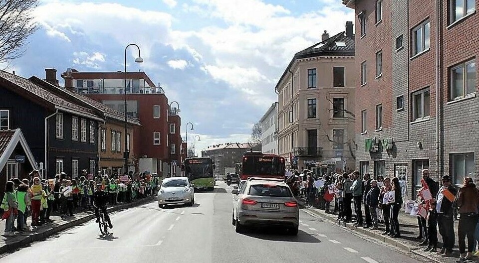 I Strømsveien har foreldre ved Jordal skole gått til aksjon mot en utrygg skolevei flere ganger. Foto: Aksjon Strømsveien
