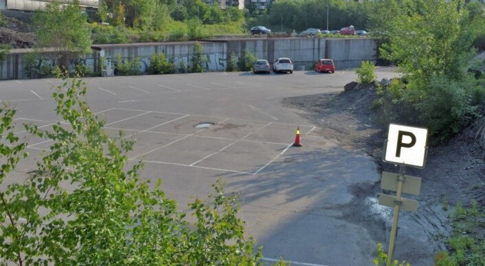 Her, på den såkalte T-bane-tomta i Nydalen, ønsker beboerne seg en stor park, men de store partiene i bystyret er avvisende. Foto: Magnus Evenstuen Her, på den såkalte T-bane-tomta i Nydalen, ønsker beboerne seg en stor park, men de store partiene i bystyret er avvisende. Foto: Magnus Evenstuen