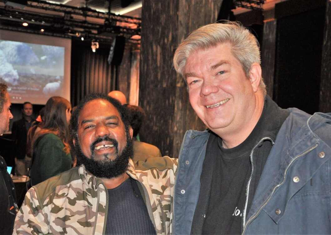 � Vi er bønder i byen nå, ler Jobben-deltaker Omar og arbeidsveileder Rune Hæhre. Foto: Arnsten Linstad � Vi er bønder i byen nå, ler Jobben-deltaker Omar og arbeidsveileder Rune Hæhre. Foto: Arnsten Linstad