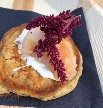 Årets siste av Vaterlands berømte sveler ble servert som dessert. Foto: Stina Lindholm Årets siste av Vaterlands berømte sveler ble servert som dessert. Foto: Stina Lindholm