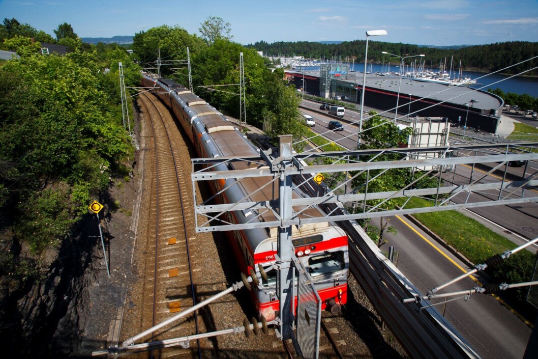 Senterpartiet vil prioritere tog og T-bane foran E-18 i Oslo. Foto: Heiko Junge / NTB scanpix Senterpartiet vil prioritere tog og T-bane foran E-18 i Oslo. Foto: Heiko Junge / NTB scanpix