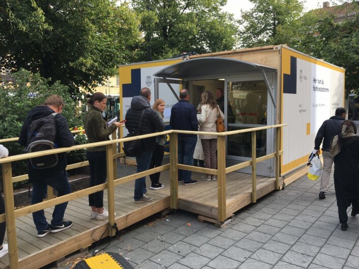 Her er stemmeboden. Ikke plass til mange om gangen her. Foto: Vegard Velle Her er stemmeboden. Ikke plass til mange om gangen her. Foto: Vegard Velle