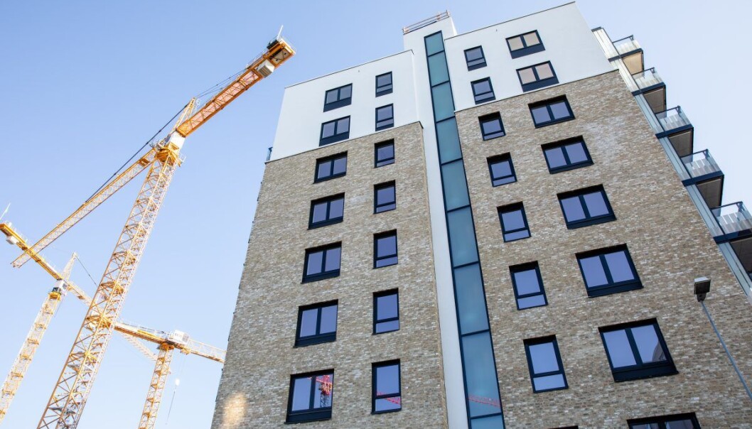 Nye boligblokker bygges på Løren i Oslo. Men Høyre og Ap er uenige om hvor små leiligheter man bær tillate å bygge i hovedstaden. Nye boligblokker bygges på Løren i Oslo. Men Høyre og Ap er uenige om hvor små leiligheter man bær tillate å bygge i hovedstaden.