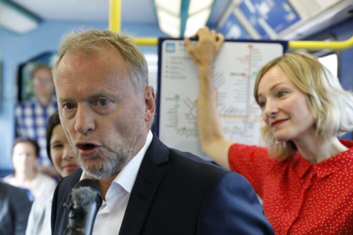 Vil ha fire nye år som byrådsleder: Raymond Johansen (Ap) sammen med Inga Marte Thorkildsen (SV) med MDGs Lan Marie Berg (delvis skjult) under lansering av Oslos nye klimastrategi. Foto: Ole Berg-Rusten / NTB scanpix Vil ha fire nye år som byrådsleder: Raymond Johansen (Ap) sammen med Inga Marte Thorkildsen (SV) med MDGs Lan Marie Berg (delvis skjult) under lansering av Oslos nye klimastrategi. Foto: Ole Berg-Rusten / NTB scanpix