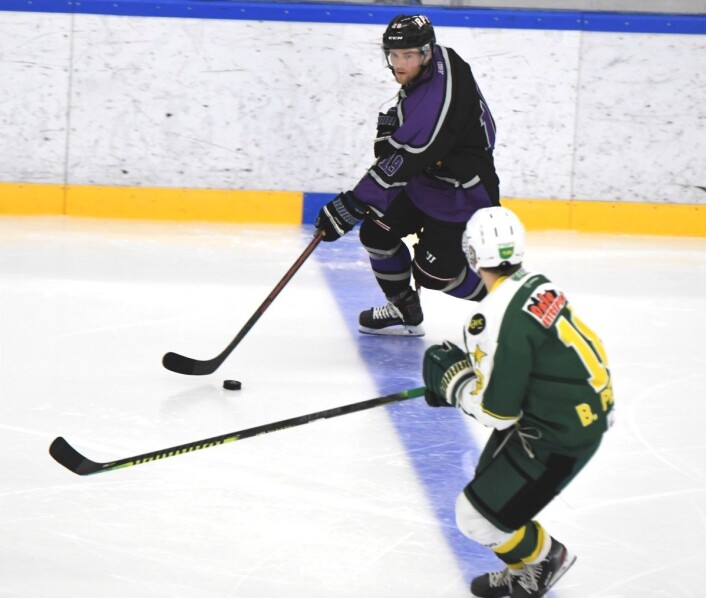 Svenske Jesper Örvall, med en fortid i amerikansk college-hockey, blir en spennende spiller for Grüner denne sesongen. Foto: Christian Boger Svenske Jesper Örvall, med en fortid i amerikansk college-hockey, blir en spennende spiller for Grüner denne sesongen. Foto: Christian Boger