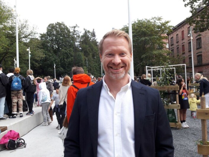 Rektor Espen Patsis-Torgersen tok på seg det store smilet. Foto: Anders Høilund Rektor Espen Patsis-Torgersen tok på seg det store smilet. Foto: Anders Høilund