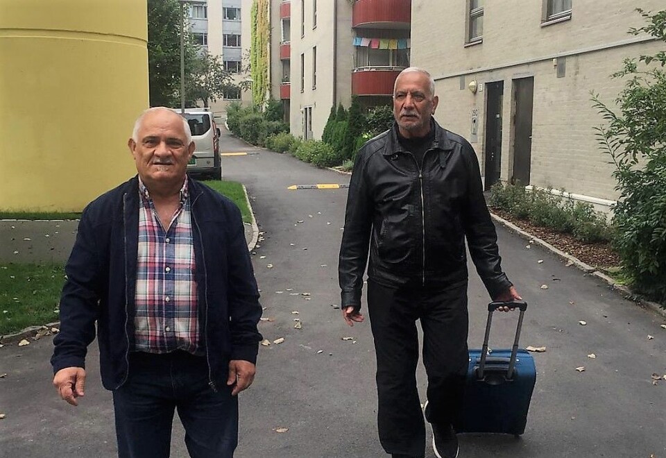 Yasin Al-Lami  (til v.) og kameraten Modar Algayar  hadde pakket alt i en koffert for to dagers cruise med DFDS tur-retur København. Men 69-åriene ble nektet omordstigning i Oslo. Foto: Privat