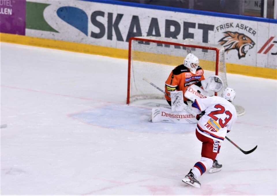 Mats Trygg klarte ikke å score alene med Frisk-keeperen. Foto: André Kjernsli