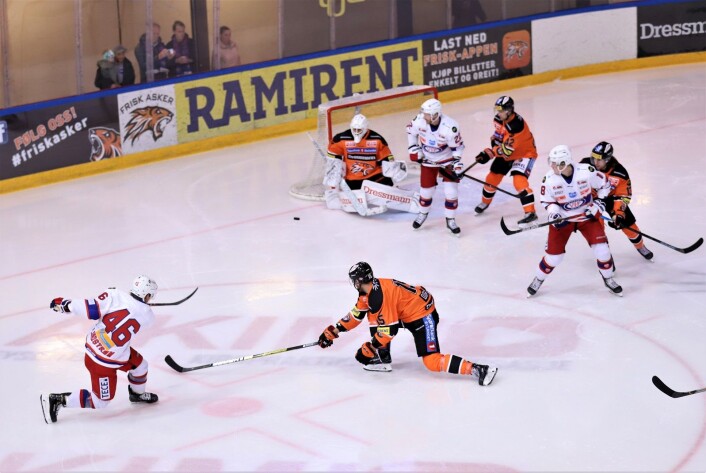 VIF med klar ledelse i skuddstatistikken etter to perioder, men mål ble det ikke. Foto: André Kjernsli VIF med klar ledelse i skuddstatistikken etter to perioder, men mål ble det ikke. Foto: André Kjernsli