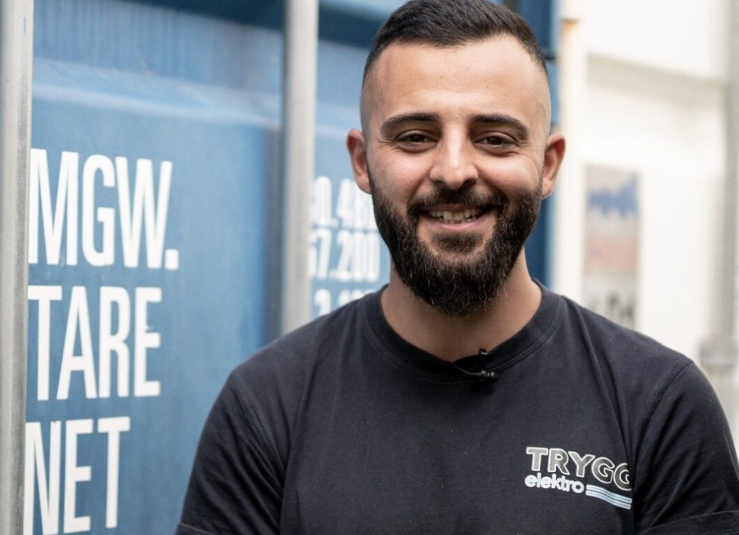 - Kasem Youssef Han er uten tvil den beste elektrikeren. Han utfører jobben sin med perfeksjon, sier en av dem som kåret Kasem. Foto: Norges hyggeligste håndverker - Kasem Youssef Han er uten tvil den beste elektrikeren. Han utfører jobben sin med perfeksjon, sier en av dem som kåret Kasem. Foto: Norges hyggeligste håndverker