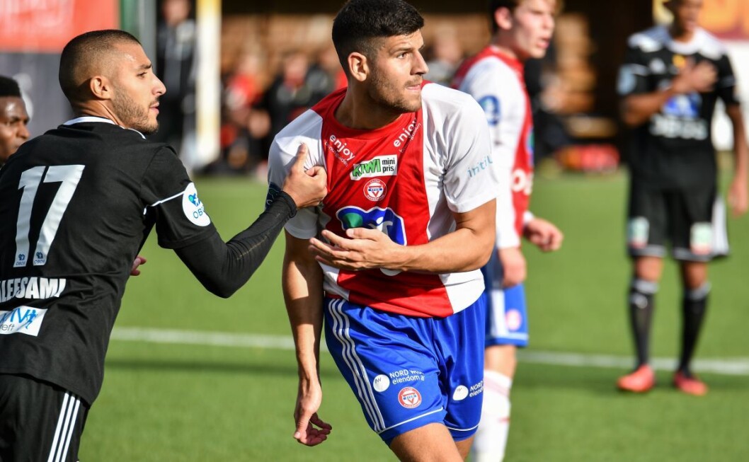 Ayoub Aleesami (nr 17) vant langt de fleste duellene med tidligere lagkompis David Tavakoli, men det var Tavakoli som ble matchvinner. Foto: Anders Vindegg Ayoub Aleesami (nr 17) vant langt de fleste duellene med tidligere lagkompis David Tavakoli, men det var Tavakoli som ble matchvinner. Foto: Anders Vindegg