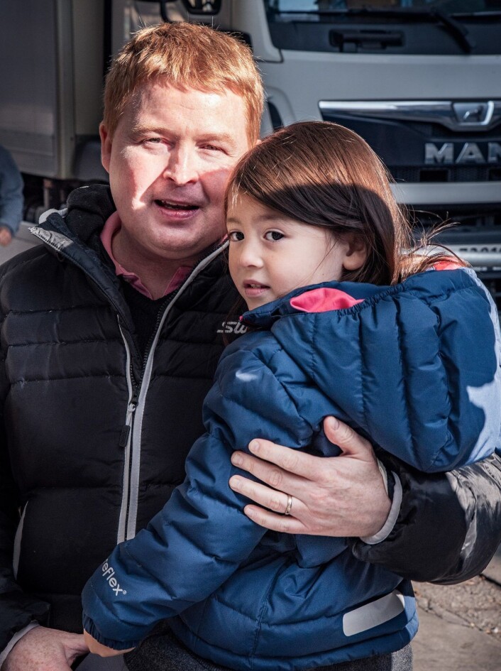 Nabo til Olafiagangen, Anders Jakobsen, håper det kommer et tilbud til barn og unge på plass i nærområdet før datteren hans (5) blir for gammel til å bruke det. Foto: Bjørnar Morønning Nabo til Olafiagangen, Anders Jakobsen, håper det kommer et tilbud til barn og unge på plass i nærområdet før datteren hans (5) blir for gammel til å bruke det. Foto: Bjørnar Morønning