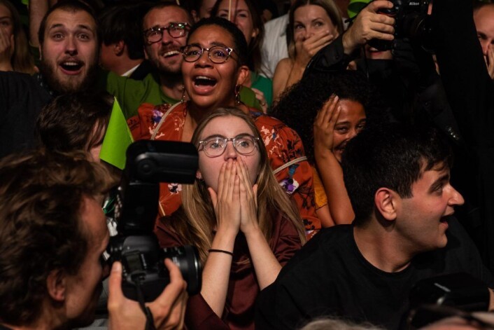 Bildet er ikke fra et vekkelsesmøte, men fra MDGs valgvake i Oslo. Partiet går inn i nye byrådsforhandlinger med et helt annet utgangspunkt enn for fire år siden. Foto: Erik Holland Haukebø Bildet er ikke fra et vekkelsesmøte, men fra MDGs valgvake i Oslo. Partiet går inn i nye byrådsforhandlinger med et helt annet utgangspunkt enn for fire år siden. Foto: Erik Holland Haukebø