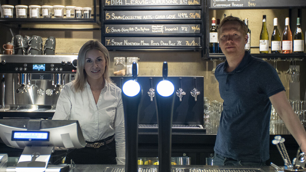 Daglig leder Erika Gisslar og assisterende leder Finn Strømstad på Oslo Bar & Bowling viser frem en av tre splitter nye barene. Foto: Thor Christofer Brøgger Langfeldt Daglig leder Erika Gisslar og assisterende leder Finn Strømstad på Oslo Bar & Bowling viser frem en av tre splitter nye barene. Foto: Thor Christofer Brøgger Langfeldt