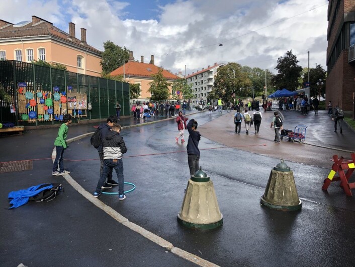 Denne gatestumpen er nå stengt for biler, og folk på Tøyen bestemmer hva som skal skje her til gaten er ferdigregulert. Foto: Lisbeth Åsgård Meidell Denne gatestumpen er nå stengt for biler, og folk på Tøyen bestemmer hva som skal skje her til gaten er ferdigregulert. Foto: Lisbeth Åsgård Meidell