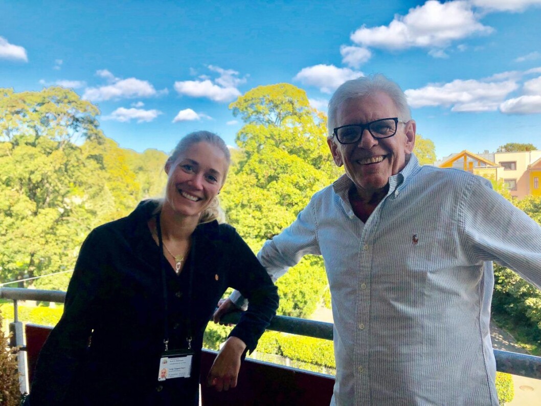 Sykepleier i Bydel St. Hanshaugen Tonje Teigene Heyn og Karl Bjørnestad kjenner hverandre godt på grunn av avstandsoppfølgingen. Foto: Christine Thune Sykepleier i Bydel St. Hanshaugen Tonje Teigene Heyn og Karl Bjørnestad kjenner hverandre godt på grunn av avstandsoppfølgingen. Foto: Christine Thune