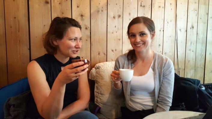 Bydel Frogners Brynhild Vestad (t.v.) og bydelens nye frivilligkoordinator Elize Liljenkvist tar en prat med VårtOslo om satsningen på frivillige prosjekter. Foto: Tarjei Kidd Olsen Bydel Frogners Brynhild Vestad (t.v.) og bydelens nye frivilligkoordinator Elize Liljenkvist tar en prat med VårtOslo om satsningen på frivillige prosjekter. Foto: Tarjei Kidd Olsen