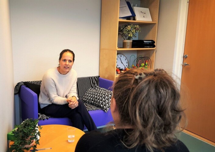 En-til-en samtale hos familieteamet Grünerløkka. Foto: Tarjei Olsen En-til-en samtale hos familieteamet Grünerløkka. Foto: Tarjei Olsen