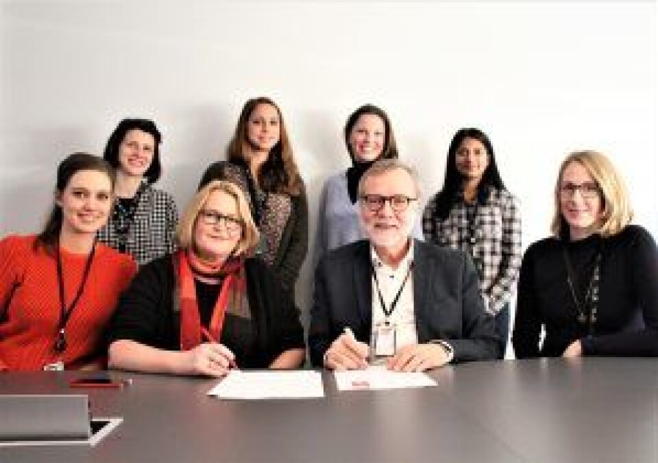 Arbeidsgruppene for de to ordningene samlet, i tillegg til konstituert bydelsdirektør Andersen og generalsekretær Rugtvedt. Foto: Nasjonalforeningen for folkehelsen