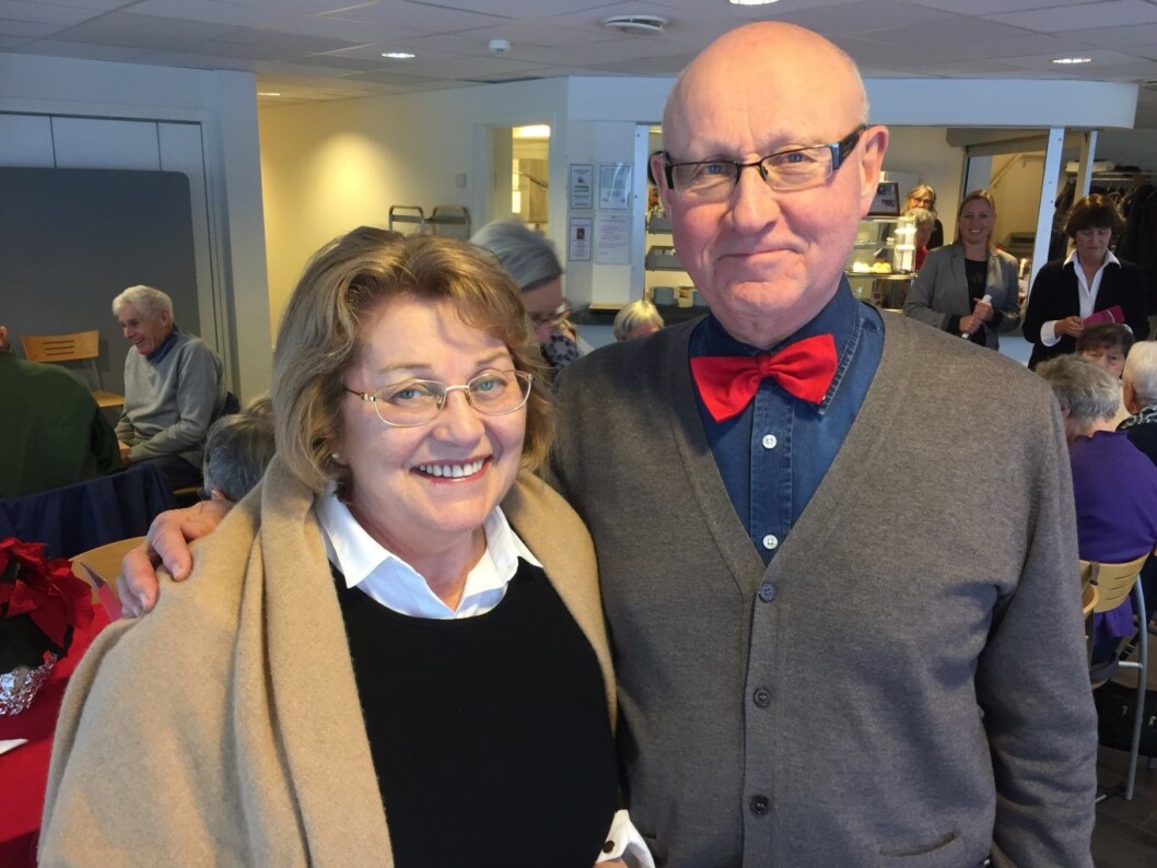 Peggy Anne Tvedt trenger opplæring i digitale hjelpemidler, mens Finn Hall Torgersen, fra Seniornett, er frivillig underviser hver uke. Foto: Vegard Velle Peggy Anne Tvedt trenger opplæring i digitale hjelpemidler, mens Finn Hall Torgersen, fra Seniornett, er frivillig underviser hver uke. Foto: Vegard Velle