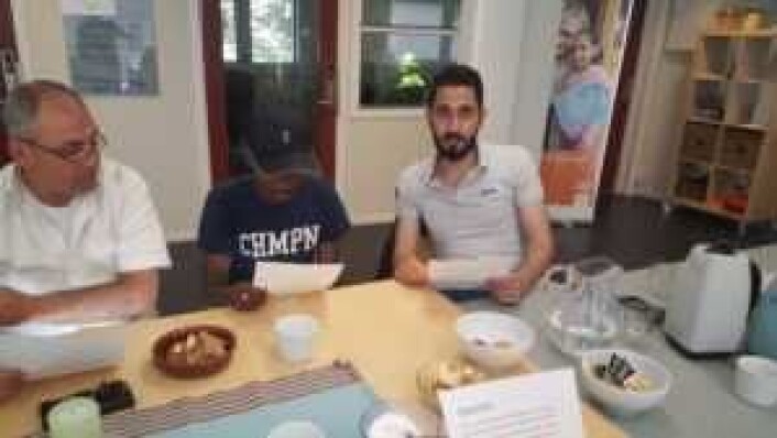Ammar Al Baradan midt i praten. Ammar Al Baradan midt i praten.