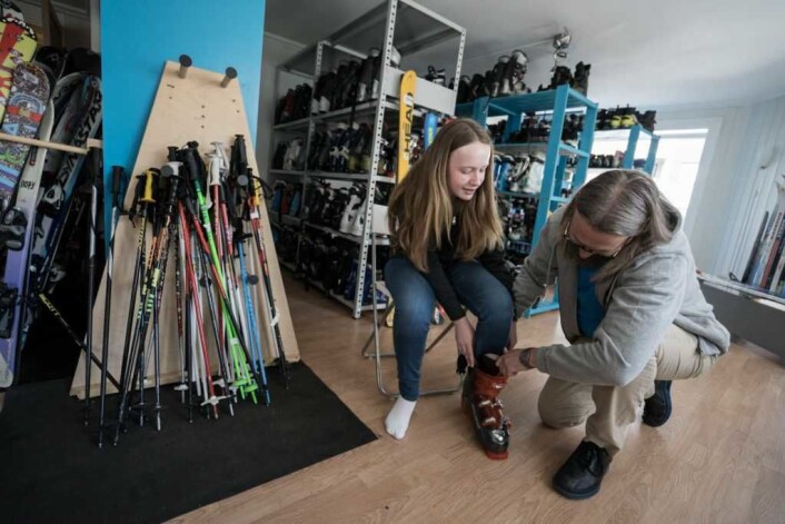 På Skattkammeret i Ullevålsveien 39 kan man låne sportsutstyr og bli med på aktiviteter. Tilbudet er spesielt populært blant barnefamilier. Foto: Torstein Ihle, Kirkens Bymisjon På Skattkammeret i Ullevålsveien 39 kan man låne sportsutstyr og bli med på aktiviteter. Tilbudet er spesielt populært blant barnefamilier. Foto: Torstein Ihle, Kirkens Bymisjon