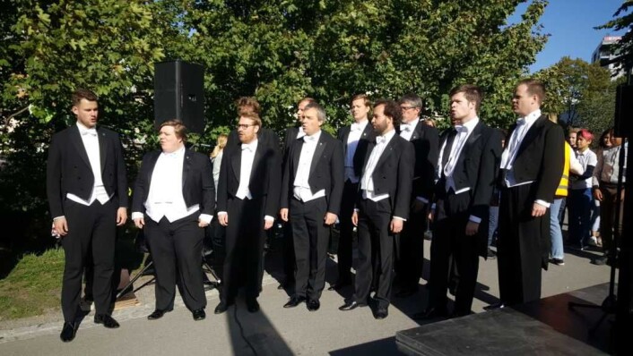 ... og Den norske studentersangforening sørget for musikalsk foring. ... og Den norske studentersangforening sørget for musikalsk foring.