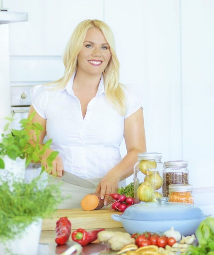 På Body Mind Spirit Festivalen viser Carina Hultin Dahlmann deg hvordan man lager himmelsk god juice i praksis. På Body Mind Spirit Festivalen viser Carina Hultin Dahlmann deg hvordan man lager himmelsk god juice i praksis.