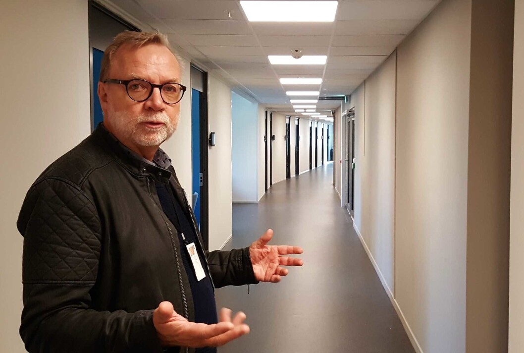Bydelsdirektør Odd Rune Andersen tar oss med på en omvisning i Bydel Frogners nye Bydelens hus i Drammensveien 60, en futuristisk retroperle fra 1960. Bydelsdirektør Odd Rune Andersen tar oss med på en omvisning i Bydel Frogners nye Bydelens hus i Drammensveien 60, en futuristisk retroperle fra 1960.