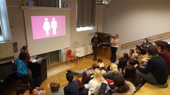 Det ble trangt i salen på Majorstuen skole når DET ER MIN KROPP!-undervisningen satte i gang. Det ble trangt i salen på Majorstuen skole når DET ER MIN KROPP!-undervisningen satte i gang.